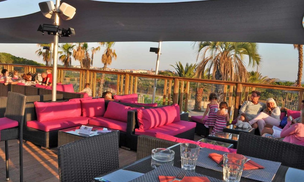 Camping-Frejus-Domaine-du-Colombier-terras Camping-Frejus-Domaine-du-Colombier-terras