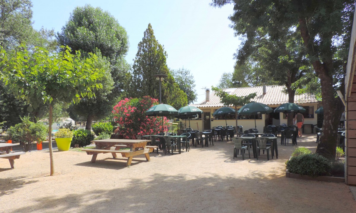 Camping-Le-Mas-des-Chênes-terras Camping-Le-Mas-des-Chênes-terras