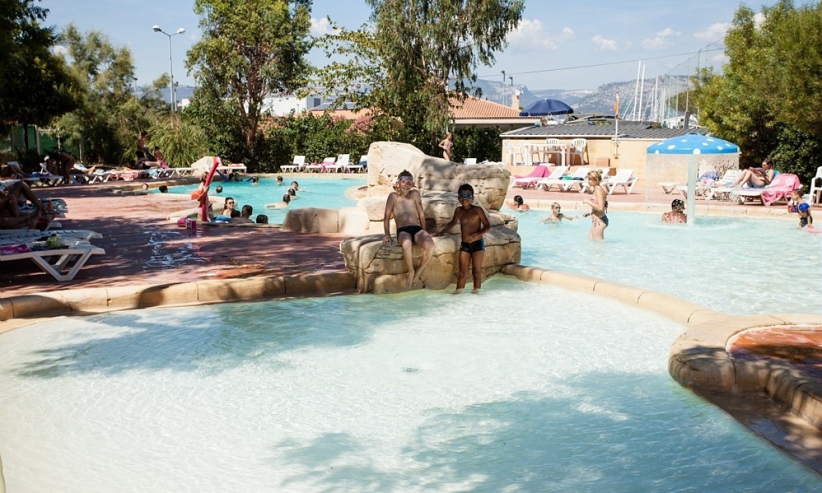Camping La Presqu'île in Saint-Mandrier-sur-Mer, Provence-Alpes-Côte d'Azur, Frankreich - Photo 2