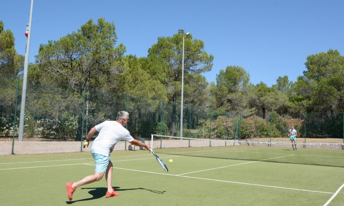 Camping-Parc-Saint-James-Oasis-tennisbaan Camping-Parc-Saint-James-Oasis-tennisbaan