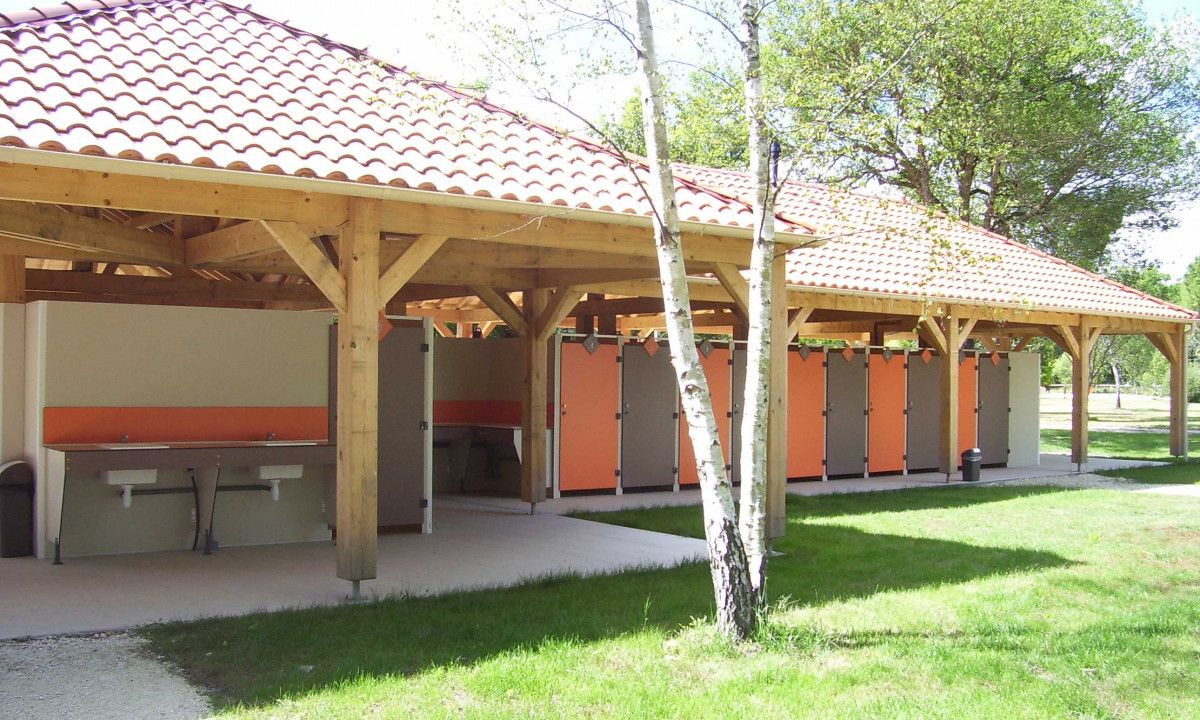 Camping-Tastesoule-toiletgebouw Camping-Tastesoule-toiletgebouw
