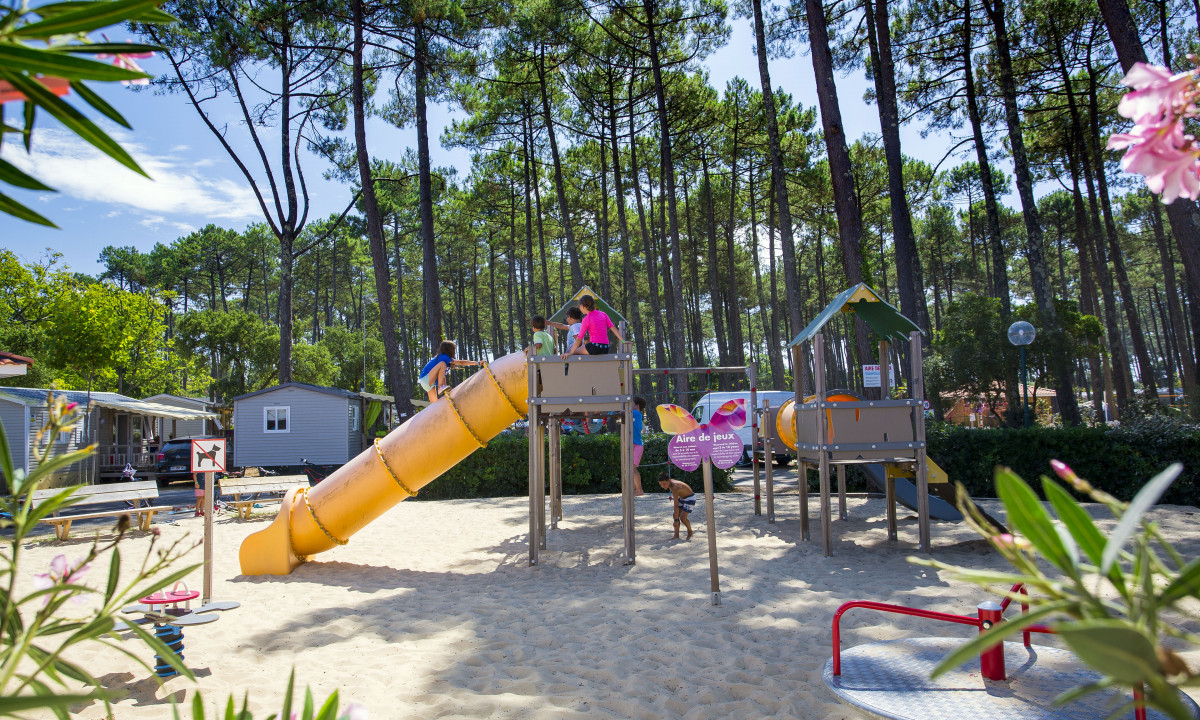 Camping-Les-Oyats-Seignosse-speeltuin Camping-Les-Oyats-Seignosse-speeltuin