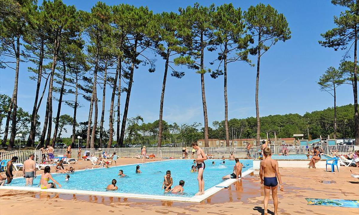 Camping-Les-Oyats-Seignosse-zwemnad Camping-Les-Oyats-Seignosse-zwemnad