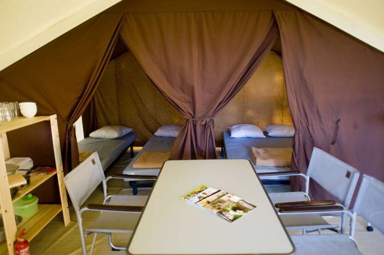 Camping Colmar lodgetent interieur 768x511