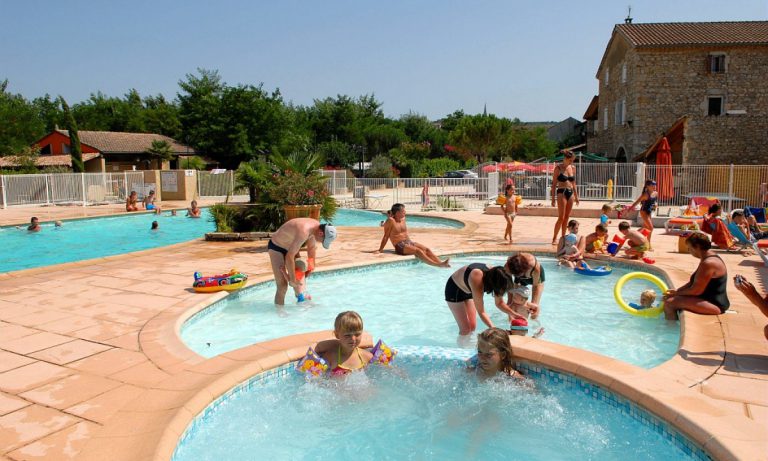 Camping La Nouzaréde kleuterbad 768x461