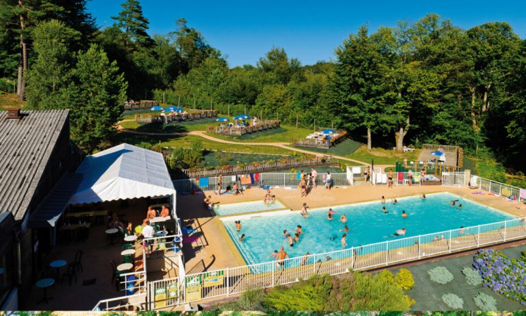Camping Le Coiroux zwembad 768x461