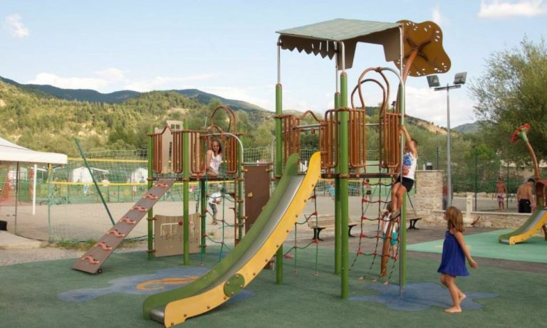 Camping L Hippocampe Volonne speeltuin 768x461