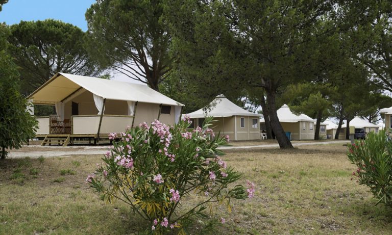 Camping L Ile des Papes lodgetenten verhuur 768x461