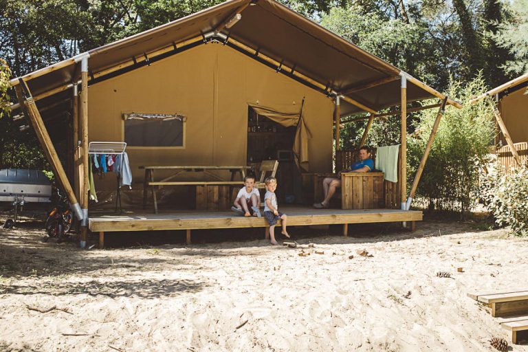 Camping La Pinède Palmyre lodgetenten verhuur 768x512