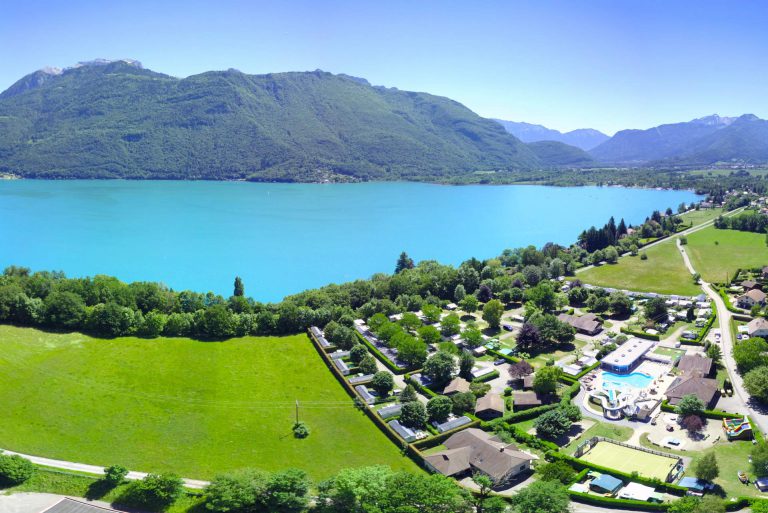Camping La Ravoire meer van Annecy ligging 768x513