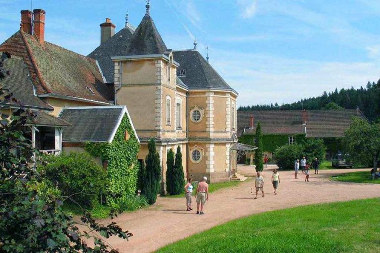 Camping Le Château de Montrouant 768x512