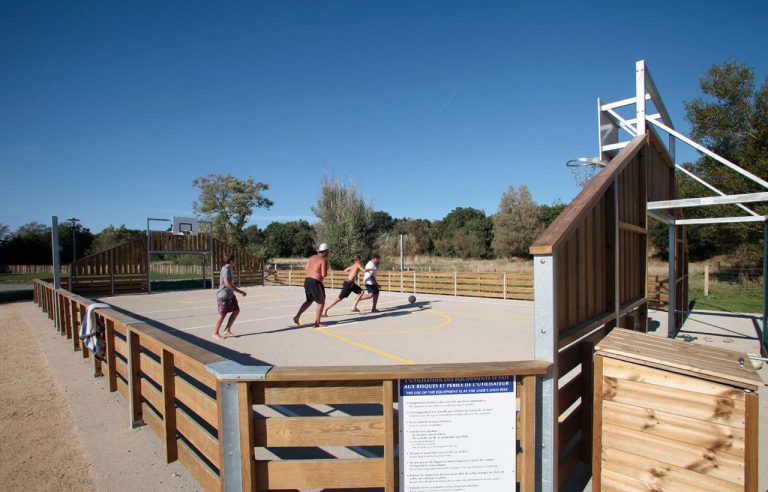 Camping Le Vorlen sportveld 768x492