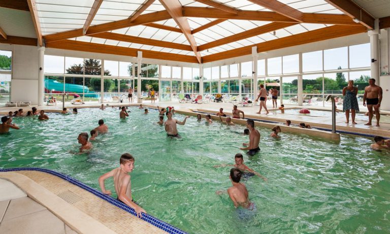Camping Les Amiaux binnenbad 768x461