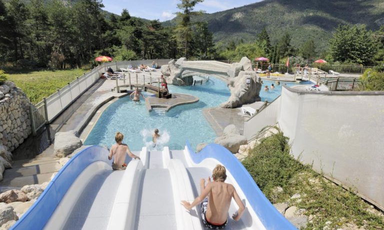 Camping Les Collines de Castellane glijbanen 768x461