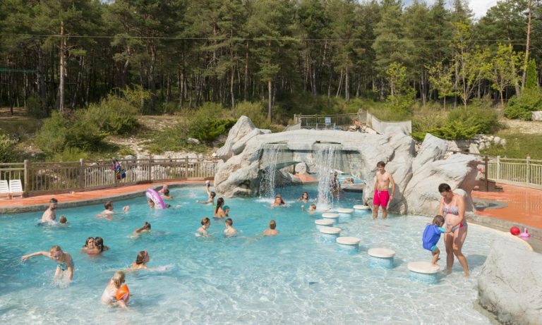 Camping Les Collines de Castellane waterpark 2 768x461