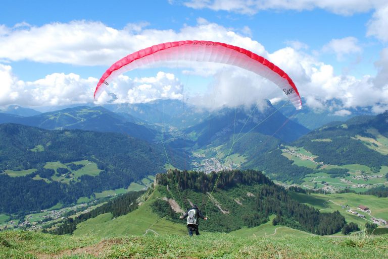 Camping L Escale paragliden 768x514
