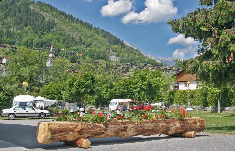 Camping L Escale parking 768x495