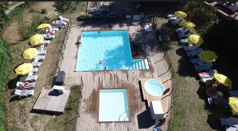 Camping Le Mas des Sédariès zwembad 768x422