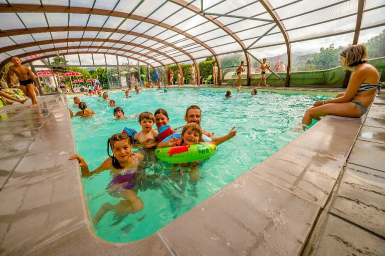 Camping Le Monlôo overdekt zwembad 2 768x512