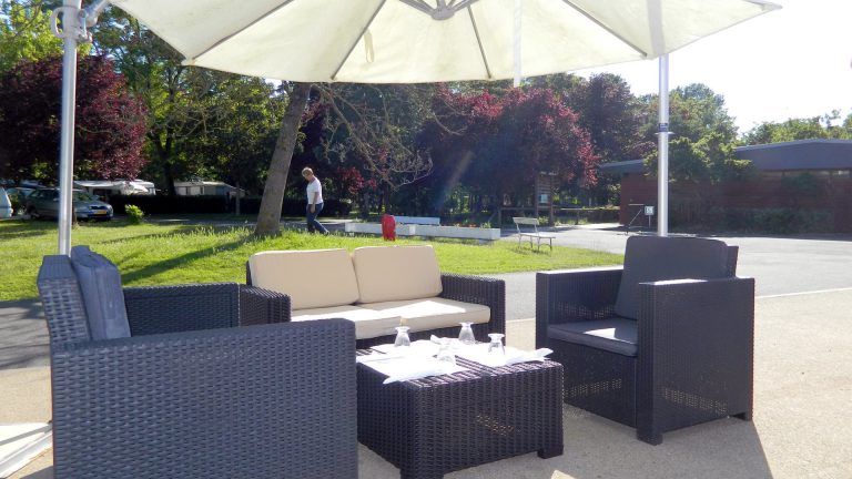 Camping Les Peupliers Montlouis sur Loire terras 768x432