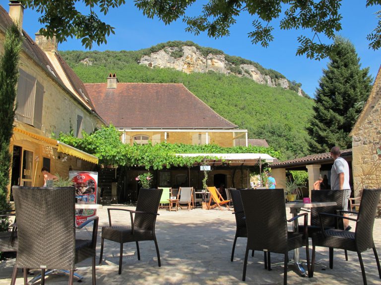 Camping Maisonneuve Dordogne terras 768x576