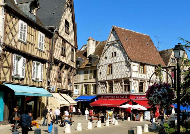 Camping Robinson Bourges 768x543