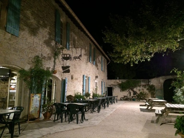 Camping Saint Gabriel terras 1 768x576