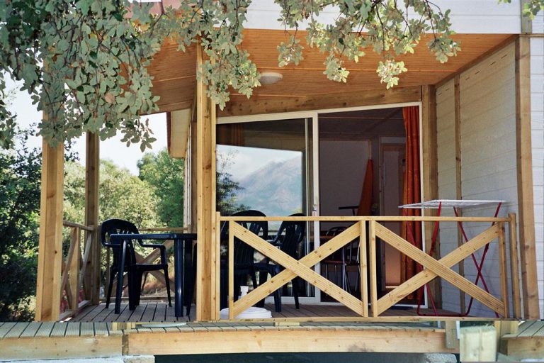 Camping Torraccia in Cargèse op Corsica chalet 768x512