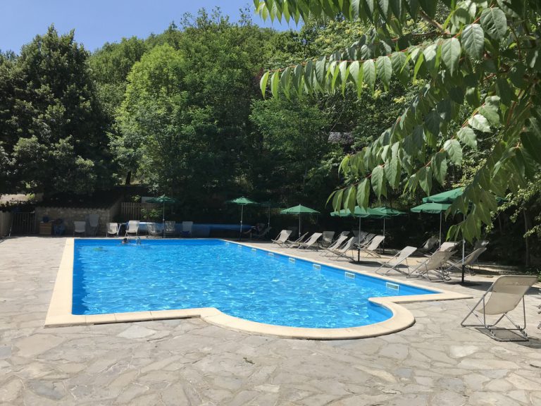 Camping Huttopia Gorges du Tarn zwembad 2 768x576