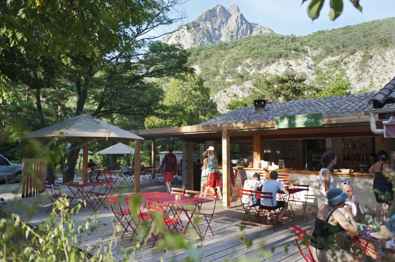 Camping Huttopia Gorges du Verdon terras 768x511