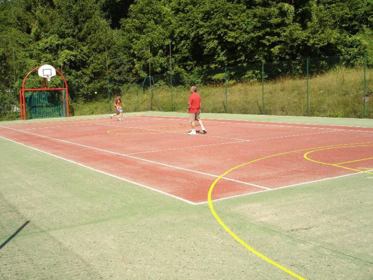 Camping La Croix du Bois Sacker tennisbaan 768x576