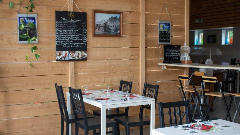 Camping La Roche d Ully restaurant 768x432