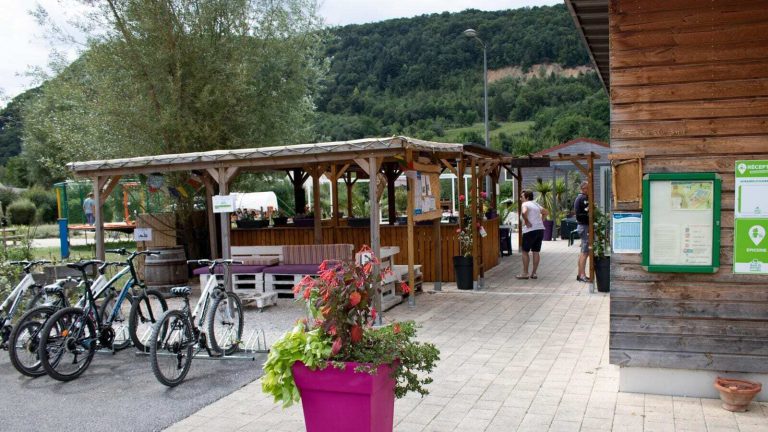 Camping La Roche d Ully safaritent huren 768x432
