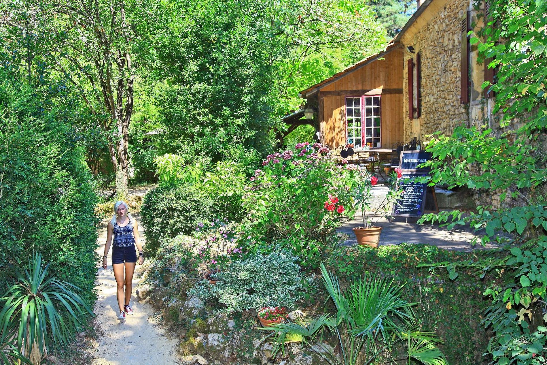 Campingplatz Le Pech Charmant in Les Eyzies, Nouvelle-Aquitaine, Frankreich - Photo 2