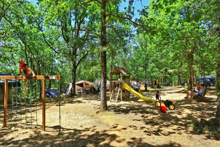 Camping Le Pech Charmant speeltuin 768x512