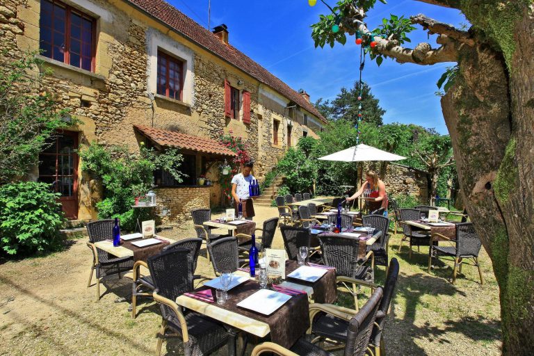 Camping Le Pech Charmant terras 768x512