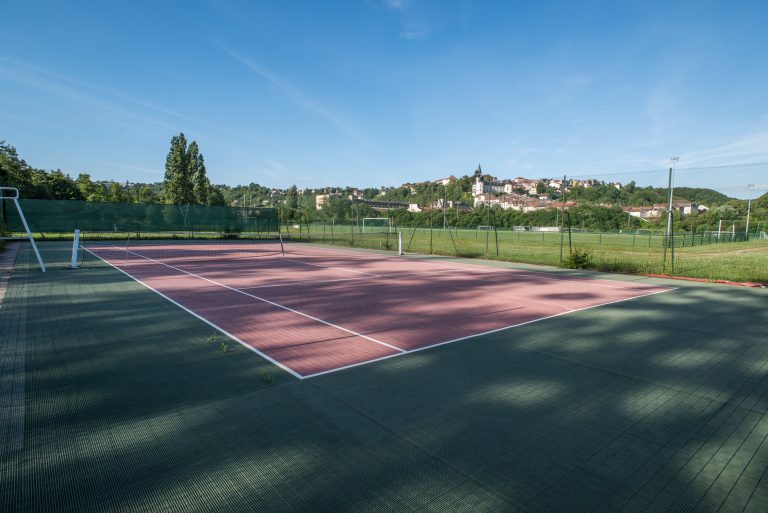 Camping de la Moselle tennisbaan 768x513