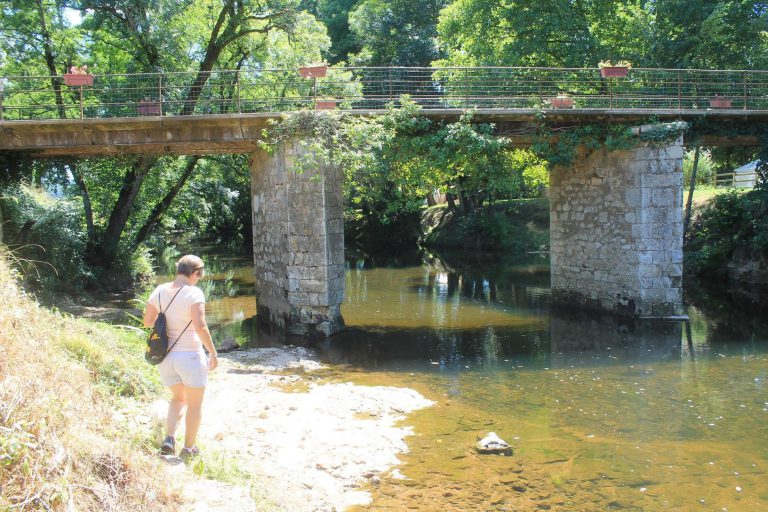 Camping D auberoche Dordogne aan rivier 768x512
