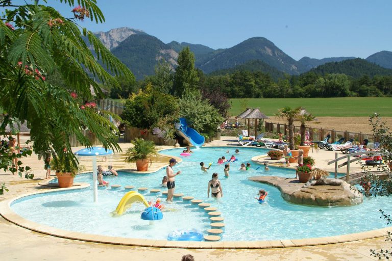 Camping L Hirondelle Drome kinderbad 768x512