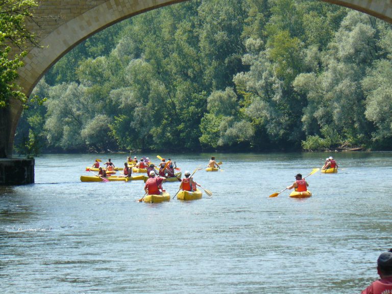 Camping Le Bosquet Dordogne kanovaren 768x576