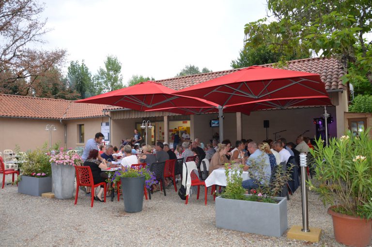 Camping Le Bosquet Dordogne terras 768x509