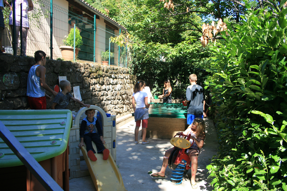 Camping Les Châtaigniers in Ribes, Auvergne-Rhône-Alpes, Frankreich photo 4