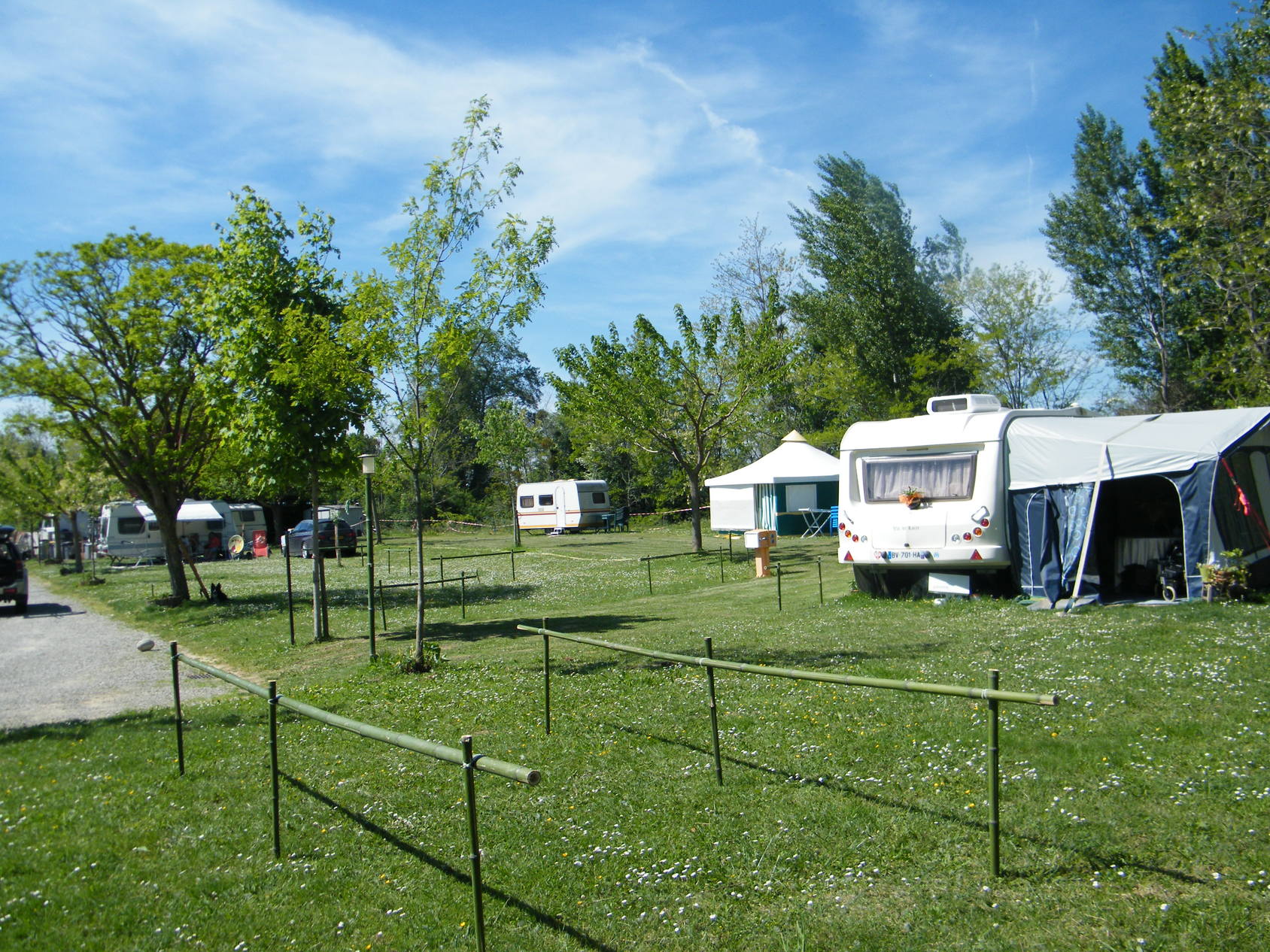 Camping Les Eychecadous in Artigat