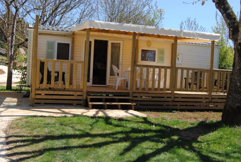 Camping Les Pierres Chaudes Dordogne stacaravans 768x516
