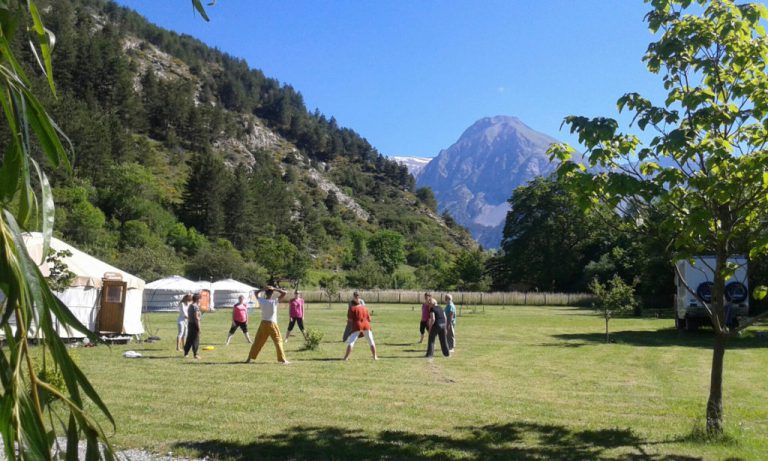 Camping Mandala yoga workshop 768x461