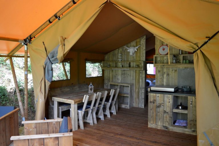 Camping Moulin De Chaules Cantal lodegtent huren 768x511