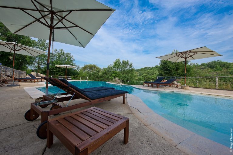 Camping Aux Lodges Du Mas De Nadal zwembad 768x511