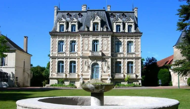 Camping Le Château De La Rolandière 768x443