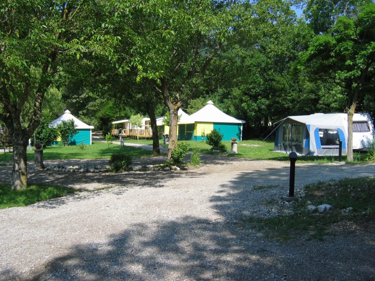 Camping Les Prés Haute Alpes tent huren 768x576