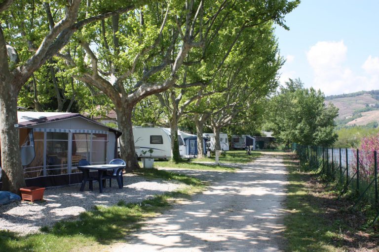 Camping Le Rhone staanplaats 768x512